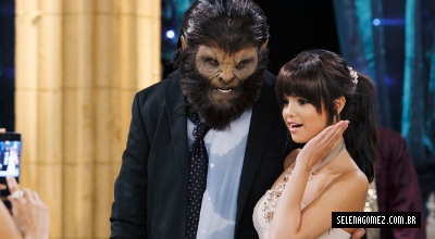 http://www.selenagomez.com.br/wp-content/uploads/2011/06/SelWOWP15.png